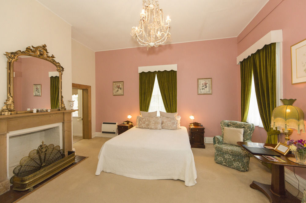 The Racecourse Inn Longford 외부 사진