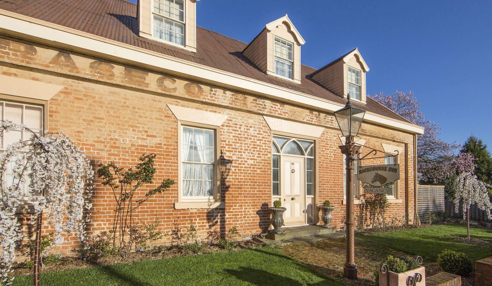 The Racecourse Inn Longford 외부 사진