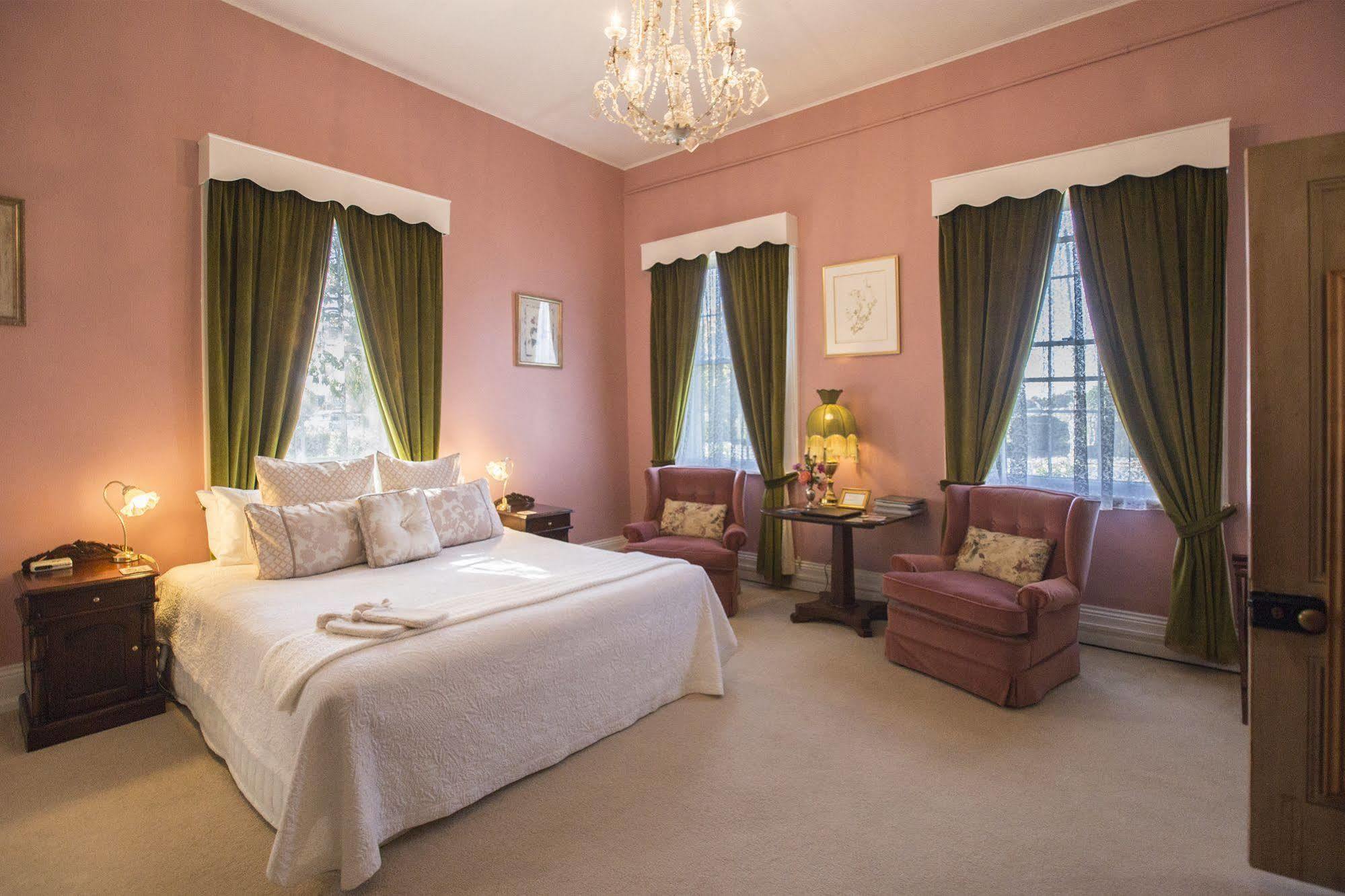 The Racecourse Inn Longford 외부 사진