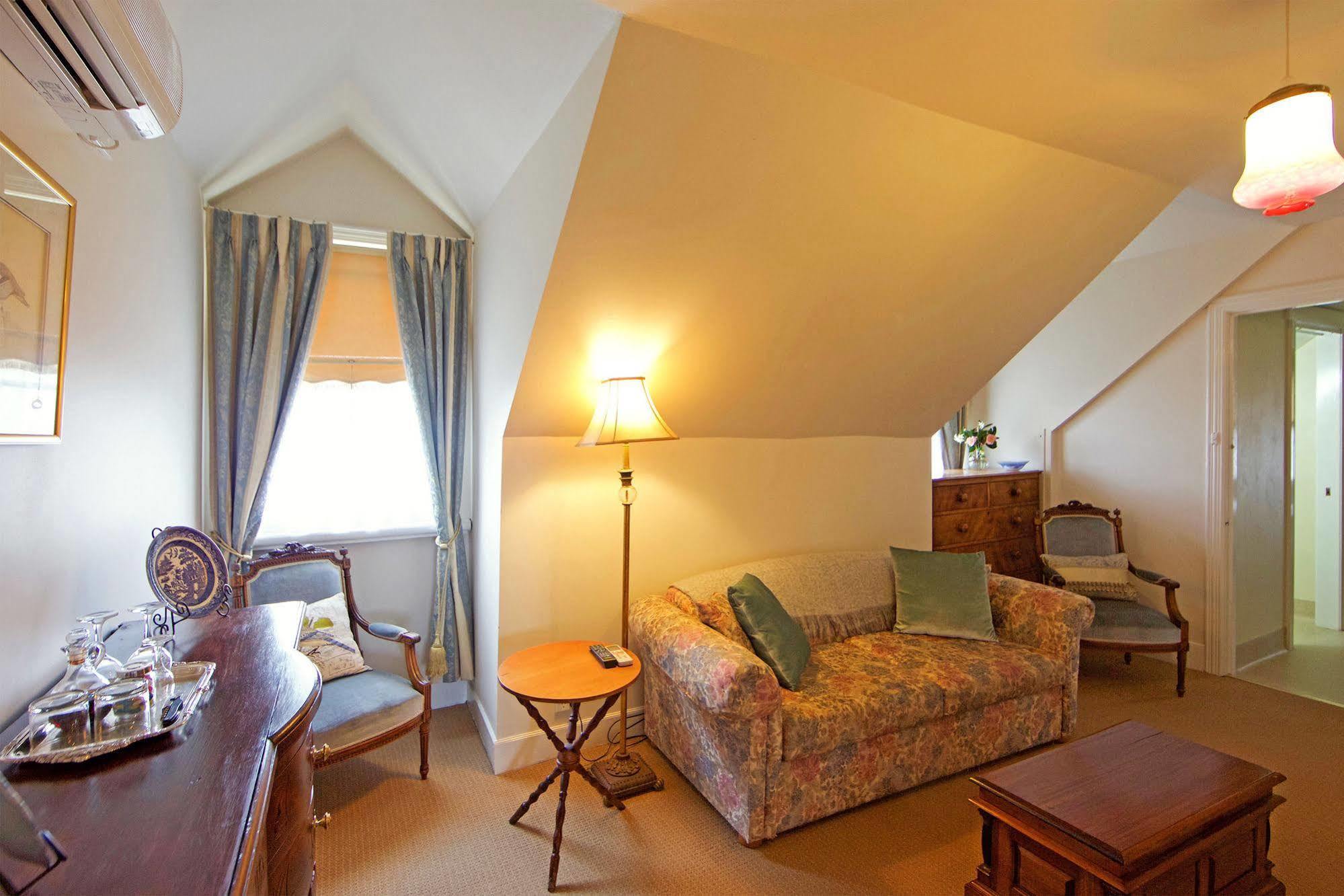 The Racecourse Inn Longford 외부 사진