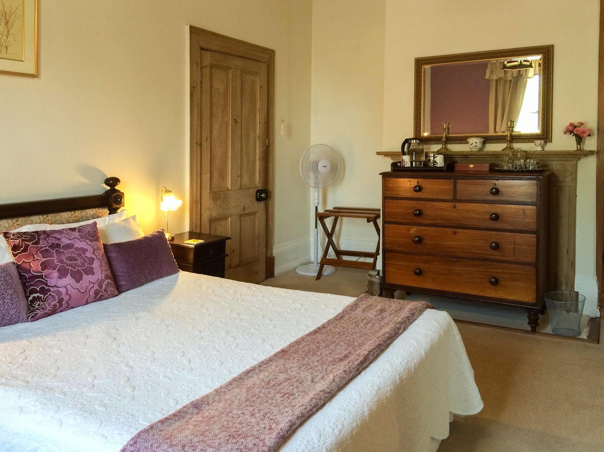 The Racecourse Inn Longford 외부 사진