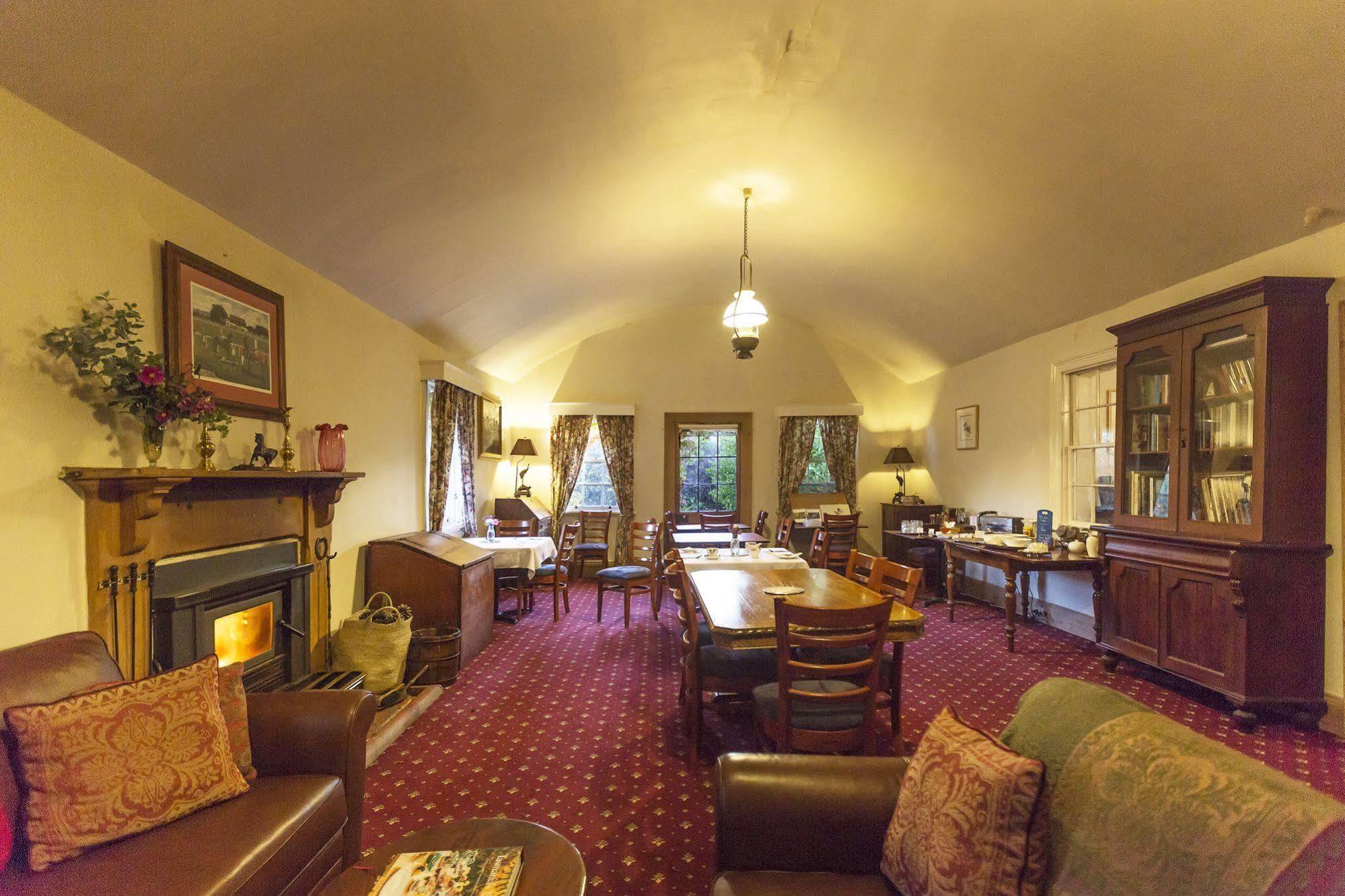 The Racecourse Inn Longford 외부 사진