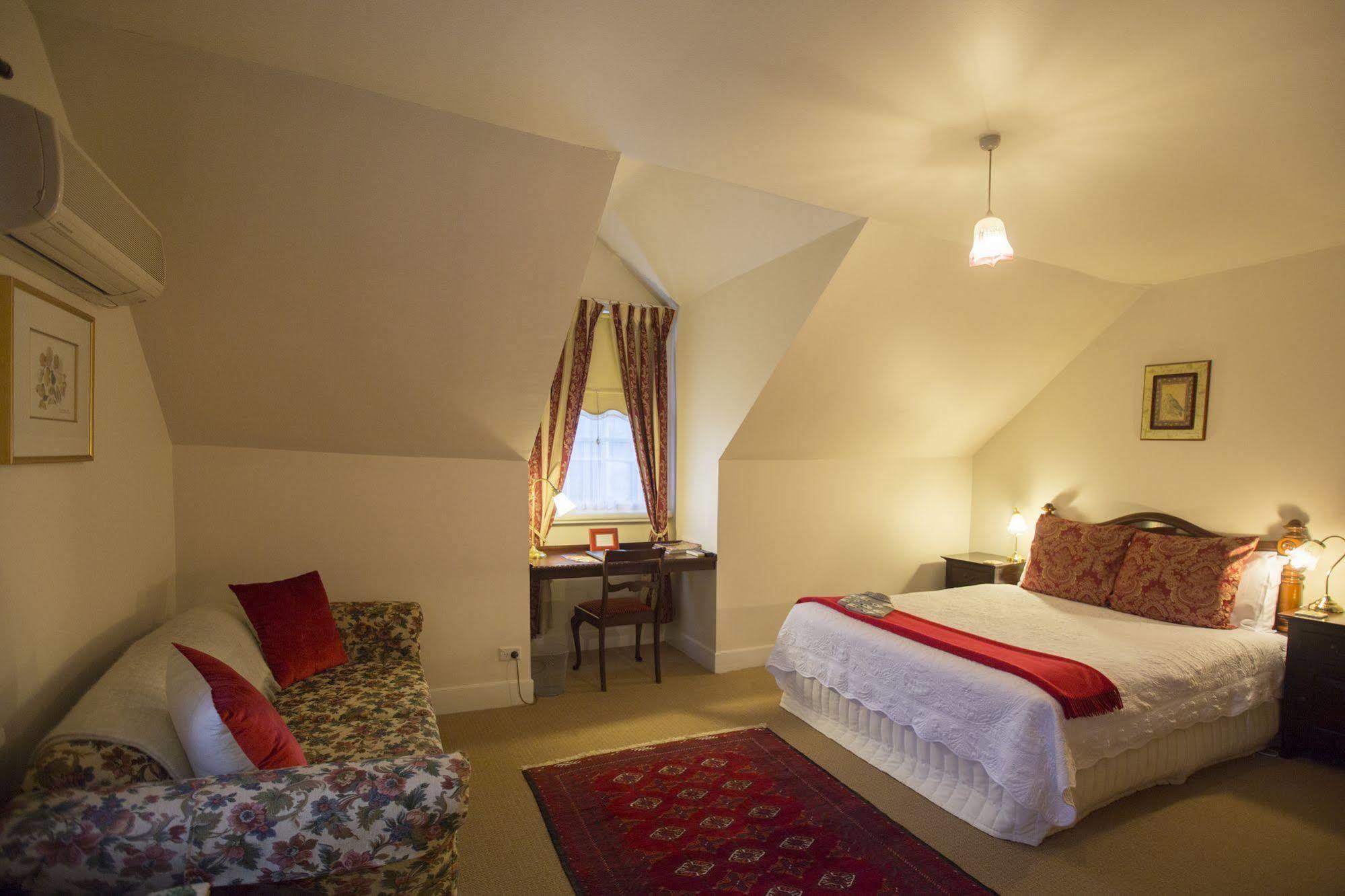 The Racecourse Inn Longford 외부 사진