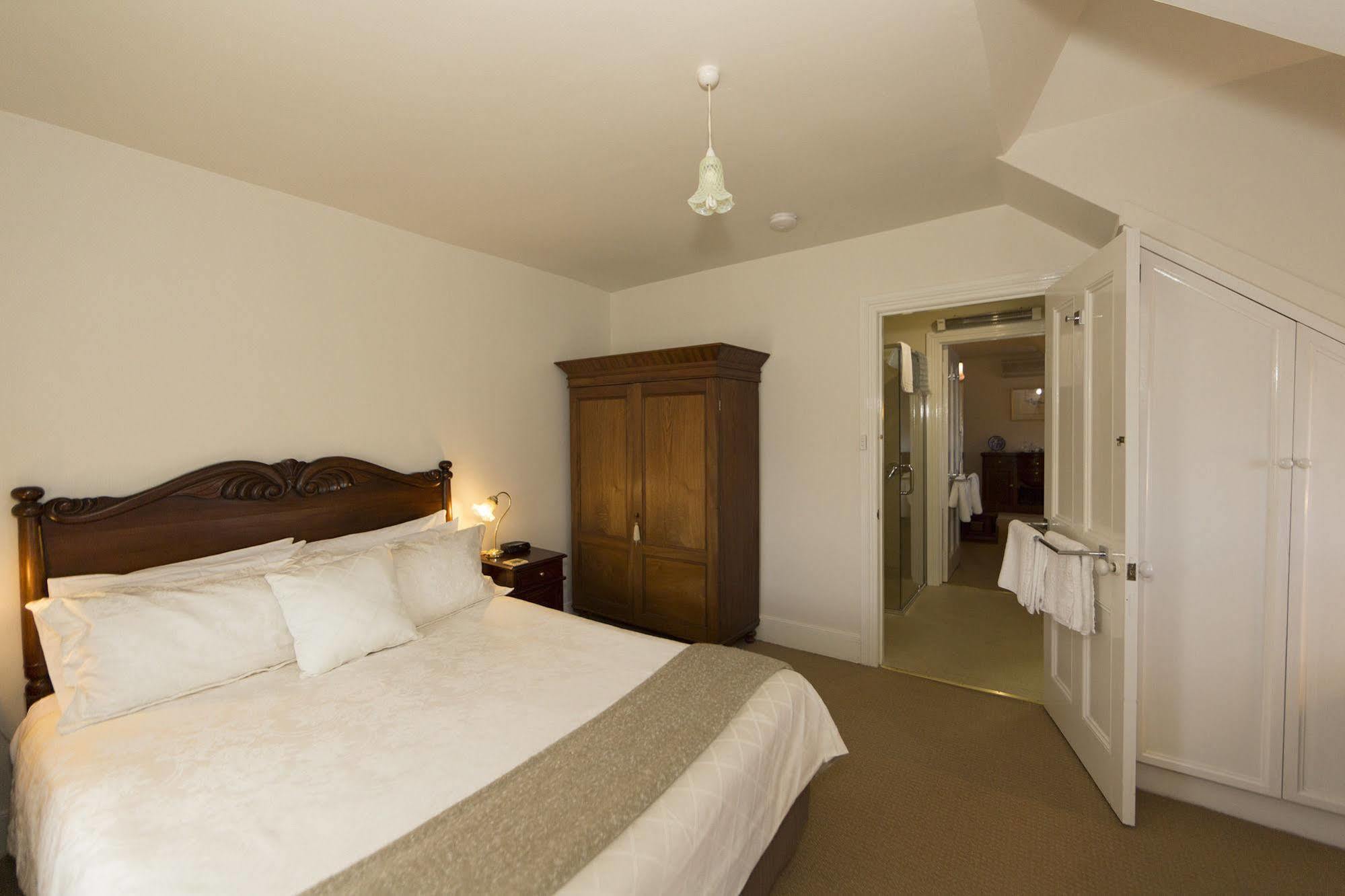 The Racecourse Inn Longford 외부 사진