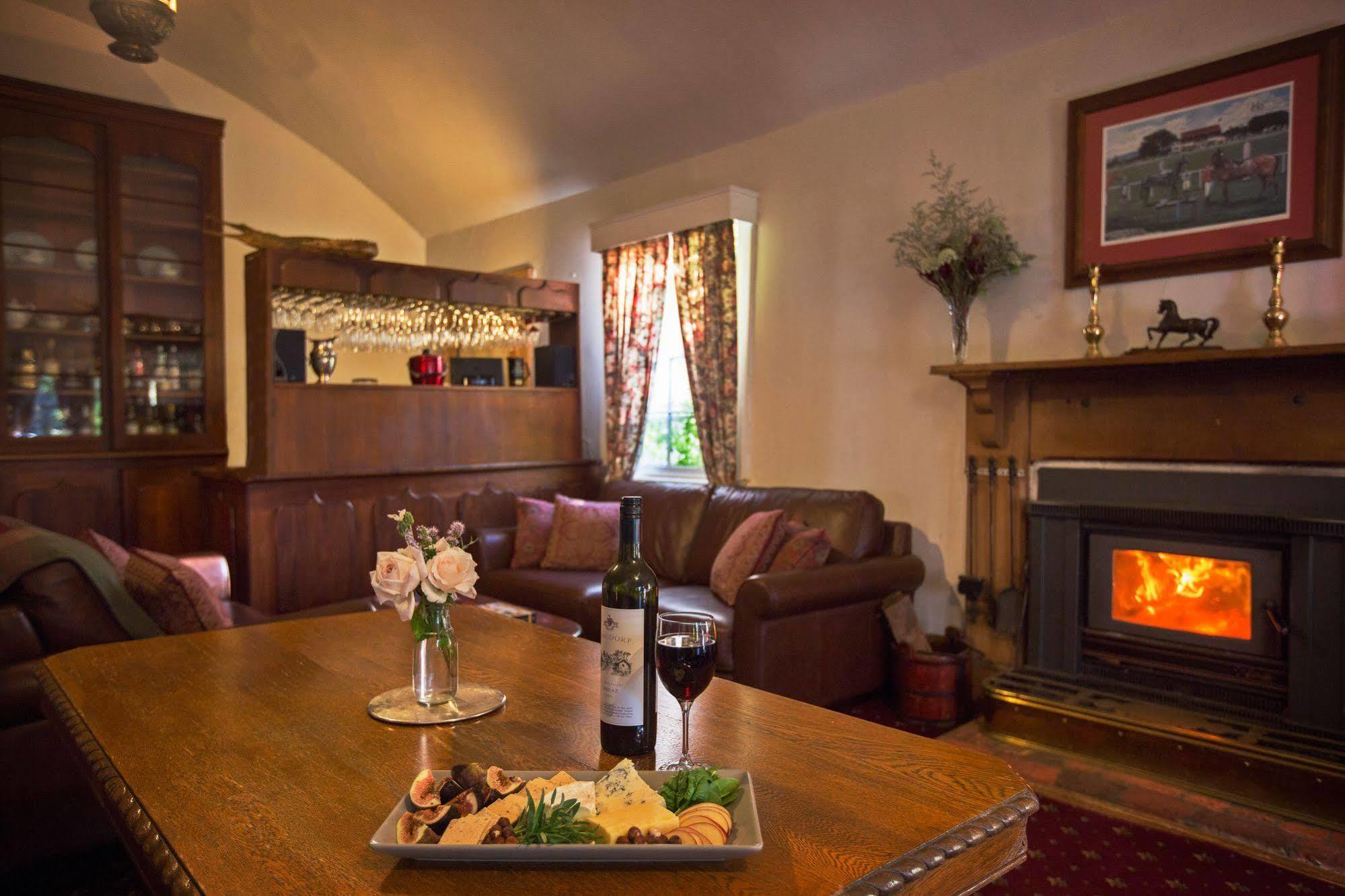The Racecourse Inn Longford 외부 사진