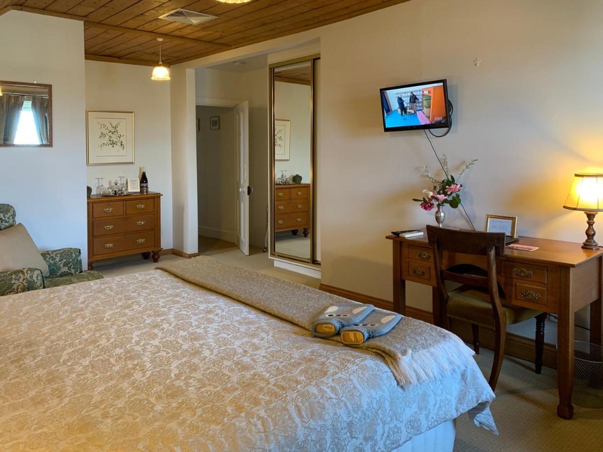 The Racecourse Inn Longford 외부 사진