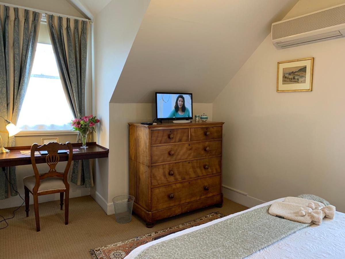 The Racecourse Inn Longford 외부 사진